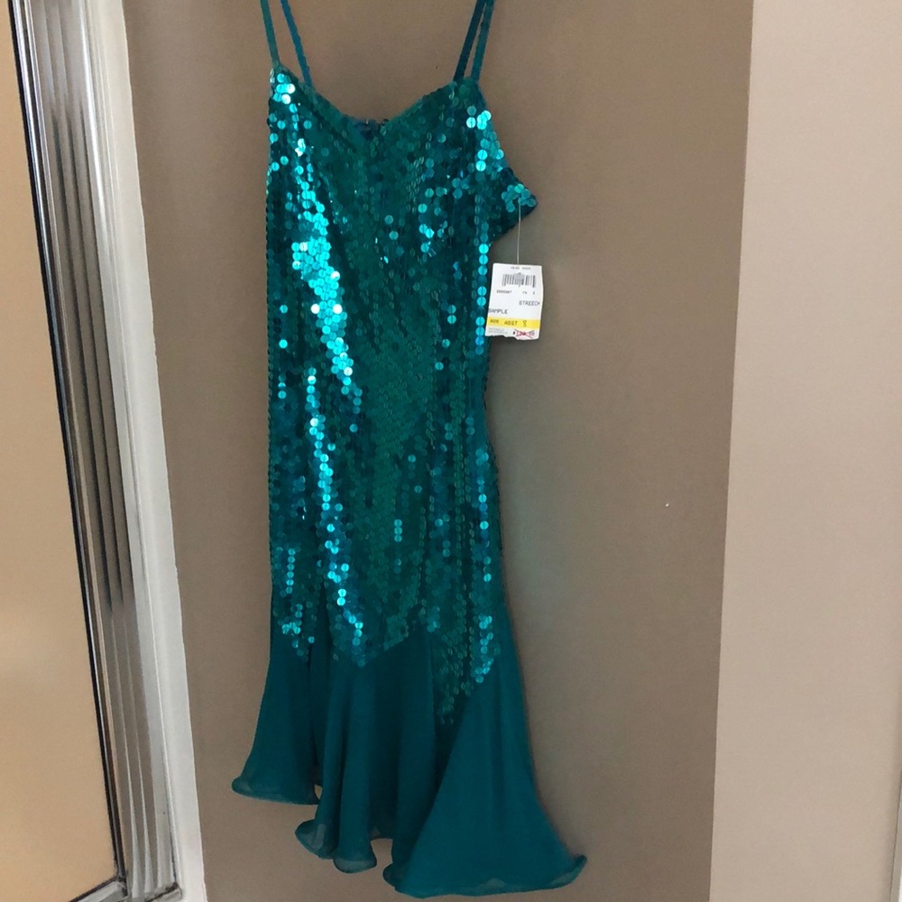 Gorgeous emerald green dress